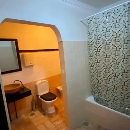 Lovely 3 Bedroom Apt With Patio In A Typical House Tavira