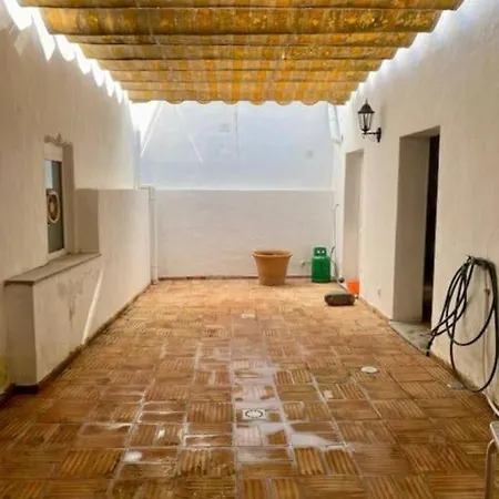 Lovely 3 Bedroom Apt With Patio In A Typical House Apartamento *